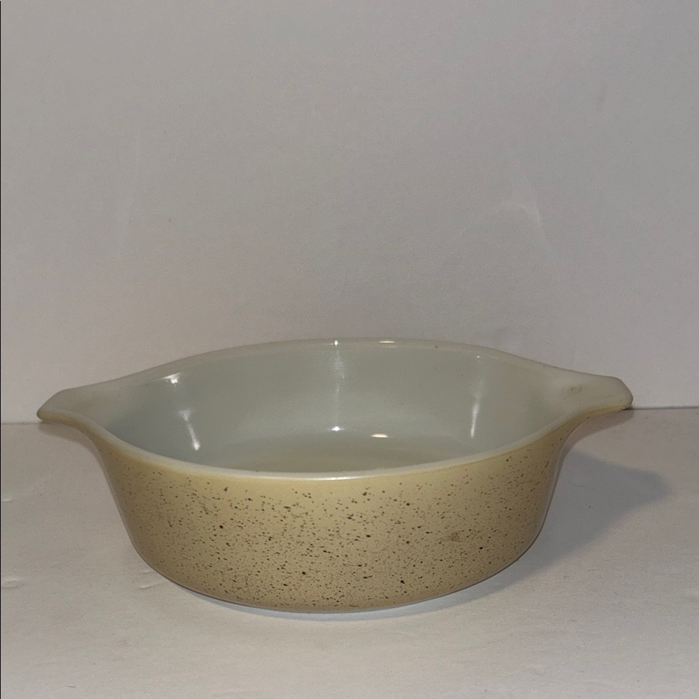 Pyrex Round Homestead 471 Round Casserole Dish 1 Pt. 500 ML